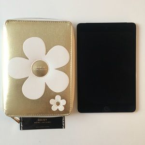 Daisy Marc Jacobs x Sephora makeup brush set case
